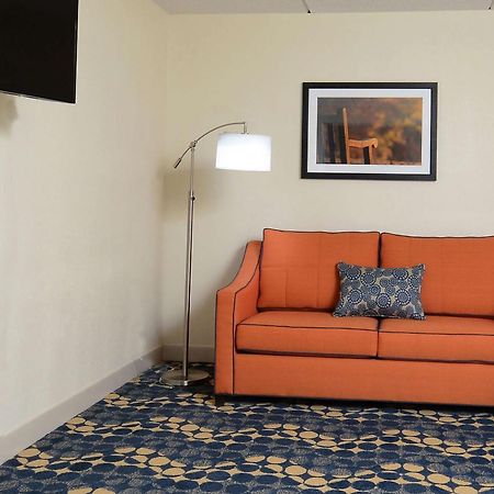 Hampton Inn Roxboro Exteriör bild