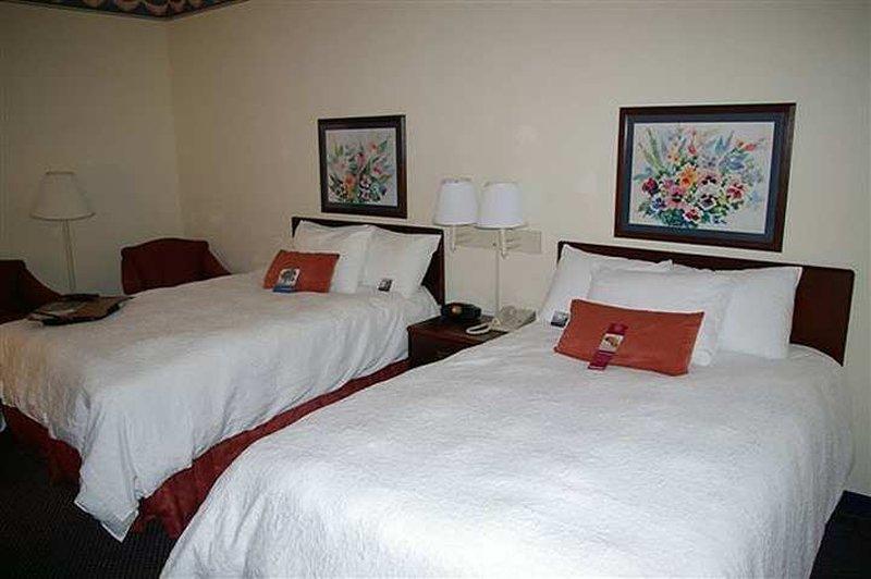 Hampton Inn Roxboro Exteriör bild